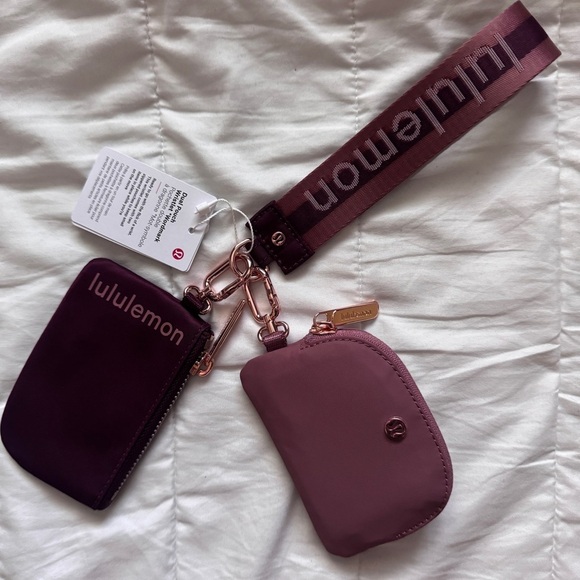 31 Lululemon Dual Pouch Wristlet Wordmark - Garnet Spiced Chai - Picture 5 of 8